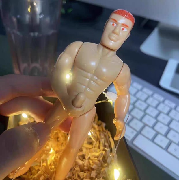 單身party組裝玩具上鍊發條搞笑肌肉男大手槍玩具♥